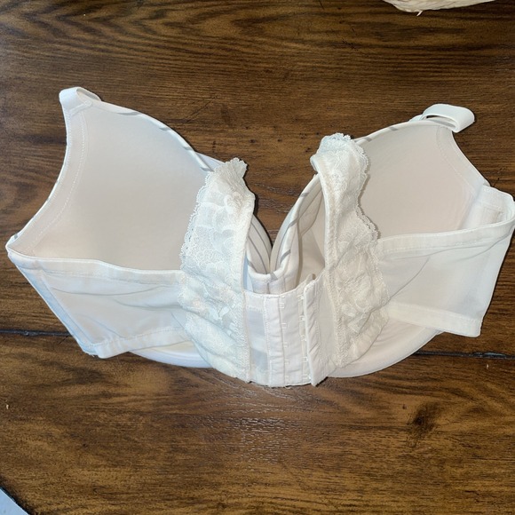 Cacique Cream and Gray Striped Bra - Picture 4 of 9